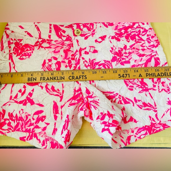 NEW LILLY PULITZER RESORT WHITE CALIENTE KELLY LACE SHORTS SIZE 00. - Picture 12 of 17